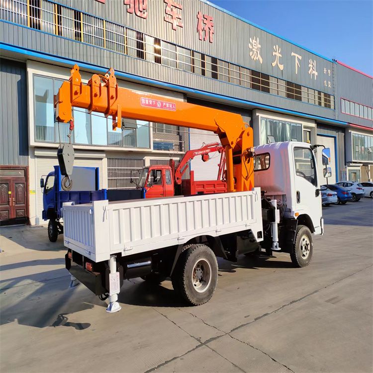 北京三轮随车吊定制 农用改装机自备吊中瑞长期出售